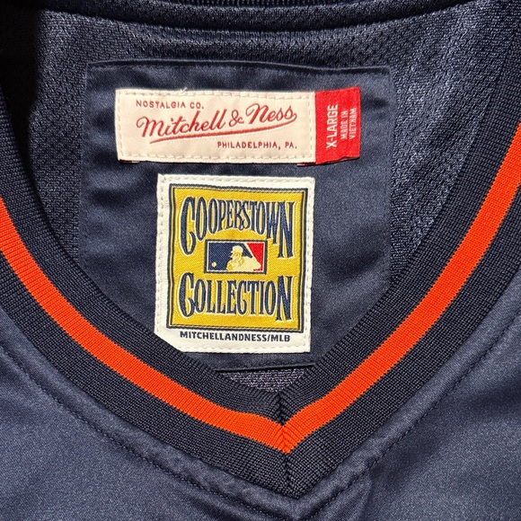 Mitchell & Ness Astros Vintage Pullover - Picture 6 of 6